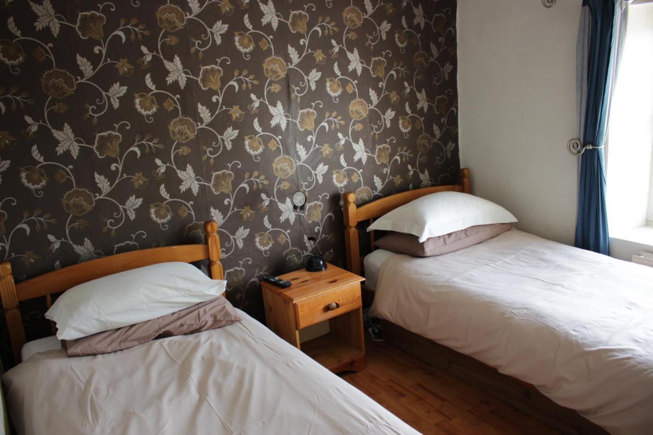 The Plough Inn Highworth ภายนอก รูปภาพ